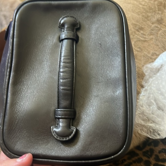 Beautiful Lambskin leather CHANEL Vanity in very good used condition - Picture 10 of 11